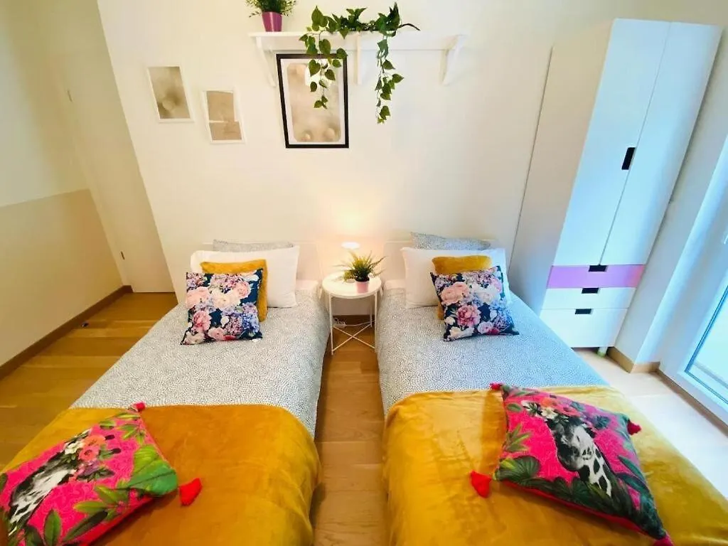Bright And Airy 3 Bedroom With Terrace&Parking Luxemburg 0*,  Luxemburg